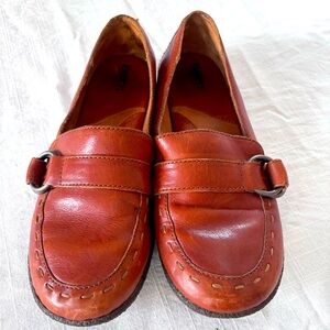 Women’s Born Leather Loafer/Flats Red/Brown Size 8 Slip on (39)